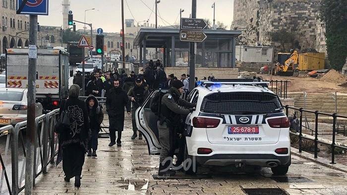 شرطة الاحتلال تقتحم العيسوية وتحرر مخالفات لأصحاب المتاجر في القدس