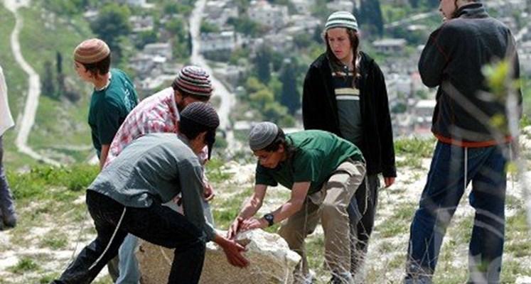 اصابات في اعتداءات للمستوطنين جنوب نابلس