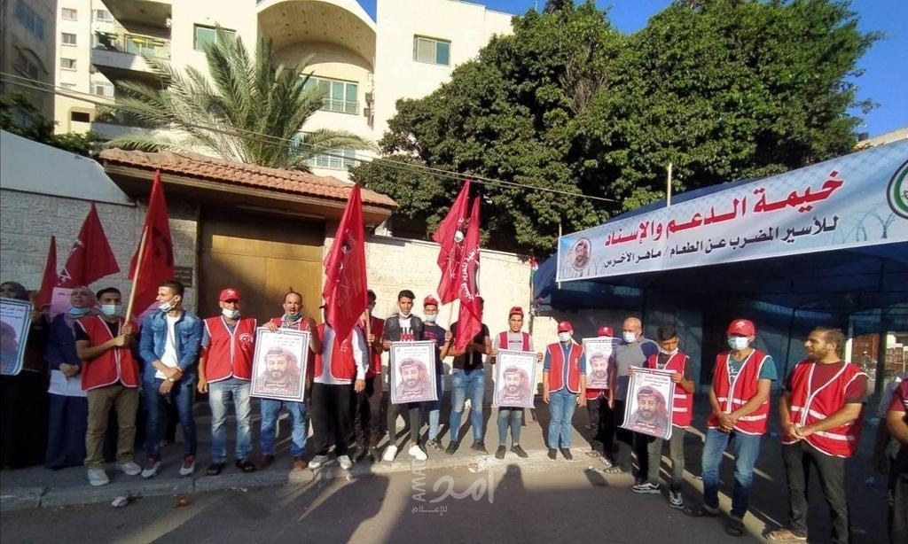 وقفة جماهيرية بغزة لـ"الوحدة العمالية" و"العمل النسائي" دعمًا للأسير الأخرس ورفضا للاعتقال الإداري