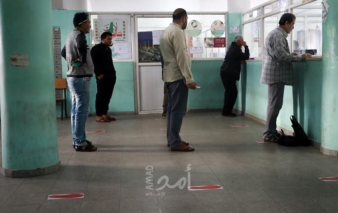 صرف رواتب موظفي حكومة غزة "الأحد"