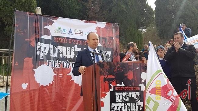 بينهم 9 وزراء.. الوضع الأمني بالضفة يدفع المئات للاحتجاج أمام مقر "نتنياهو"