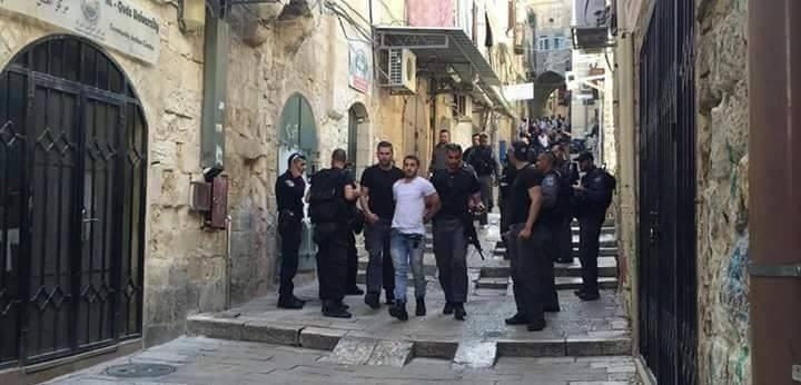 اصابة مستوطن بعملية طعن في القدس واعتقال المنفذ الشاب أنس قاسم - صور