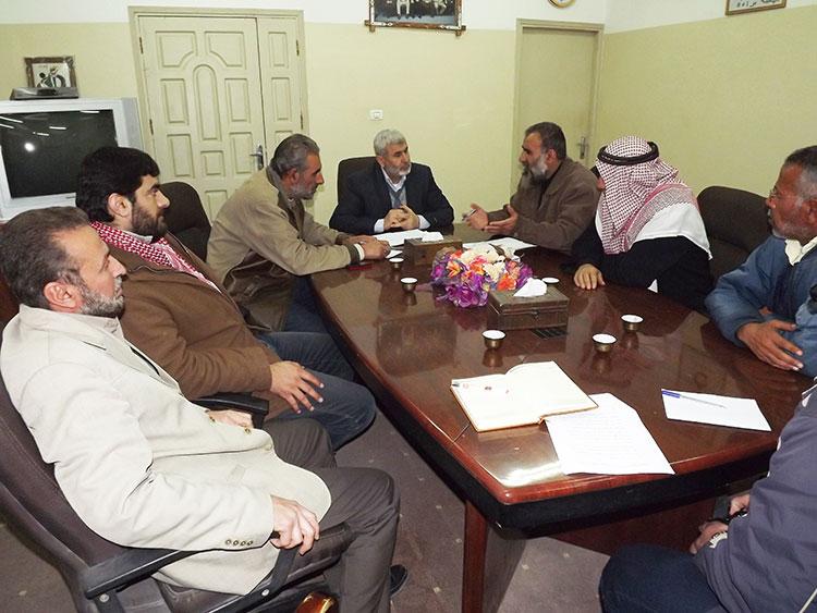 نقابة النقل العام تطلع رئيس بلدية رفح على مشاكل السائقين العموميين