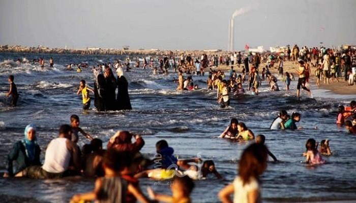 بلدية غزة تدعو المصطافين للسباحة في أوقات الدوام الرسمية للمنقذين