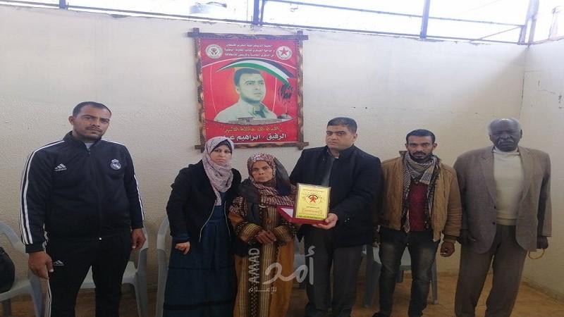الديمقراطية تزور عائلة الأسير إبراهيم عرام في الذكرى الـ 18 لاعتقاله