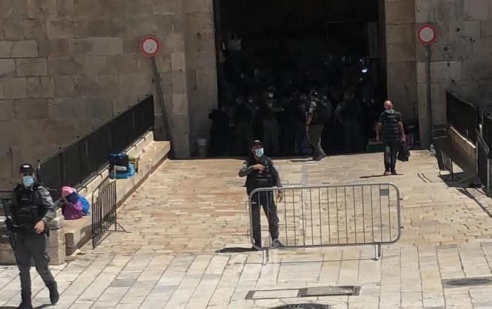 جيش الاحتلال يغلق باب العامود بالقدس لوجود جسم مشبوه