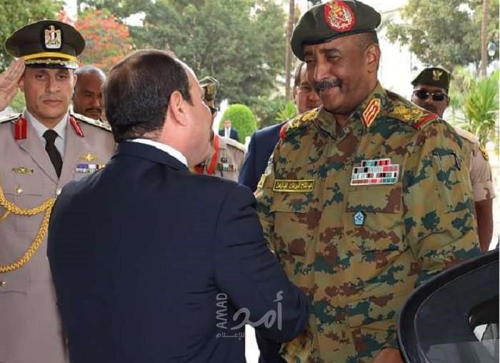في أول زيارة خارجية له.. وصول رئيس المجلس العسكري الانتقالي السوداني إلى القاهرة