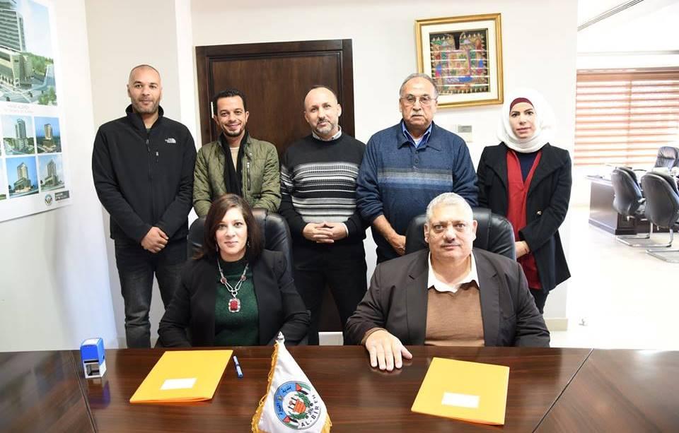 بلدية البيرة ومنتدى شارك يوقعان مذكرة تفاهم لتشكيل مجلس محلي شبابي