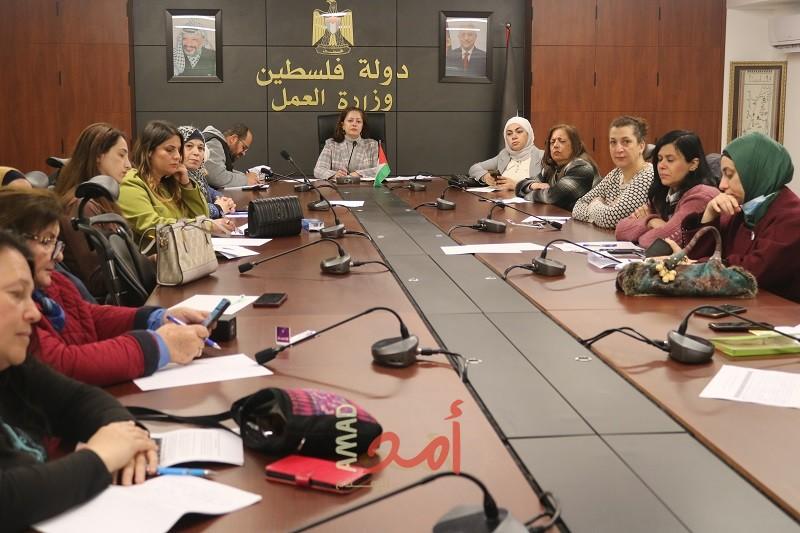  اللجنة الوطنية لتشغيل النساء تطلع بعثة تقصي الحقائق الدولية على الانتهاكات التي تتعرض لها "العاملات"