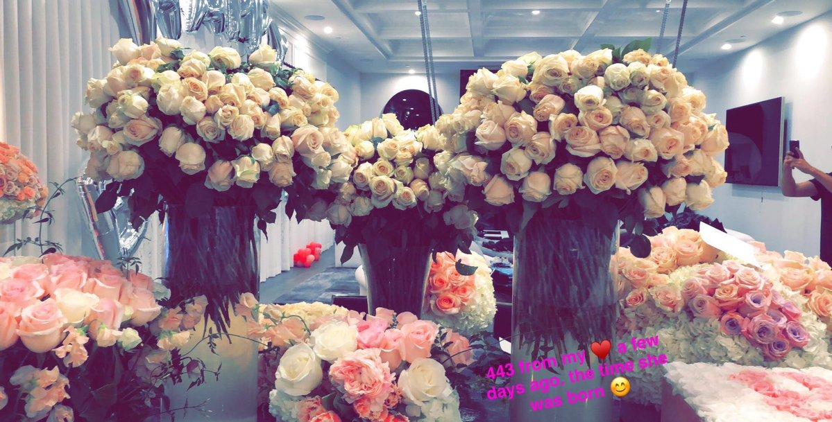 مغني الراب ترافيس سكوت يرسل  443 وردة لحبيبته كايلي جينر ...والسبب!