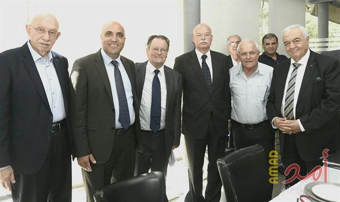 وزير العمل الإسرائيلي لنظيره الفلسطيني:أعيدوا جثماني "غولدن وآروون" ليعيش العمال الفلسطينيين "حياة كريمة"