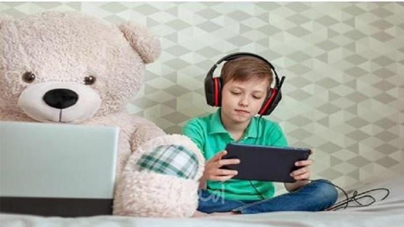 احذري.. سماعات الرأس تضر بصحة طفلك