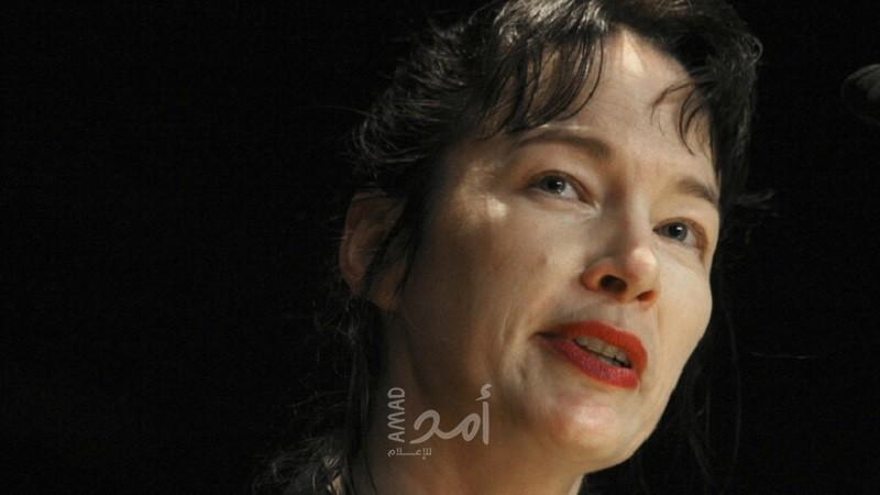 كاتبة أمريكية تعتذر لرجل اتهمته خطأ باغتصابها وتسببت بسجنه 16 عامًا