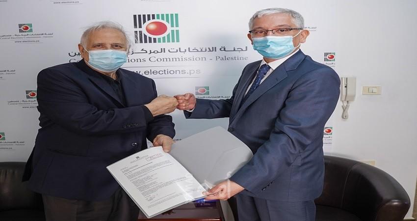 ناصر يسلم القنصلين الفرنسي والتركي دعوة للرقابة على الانتخابات