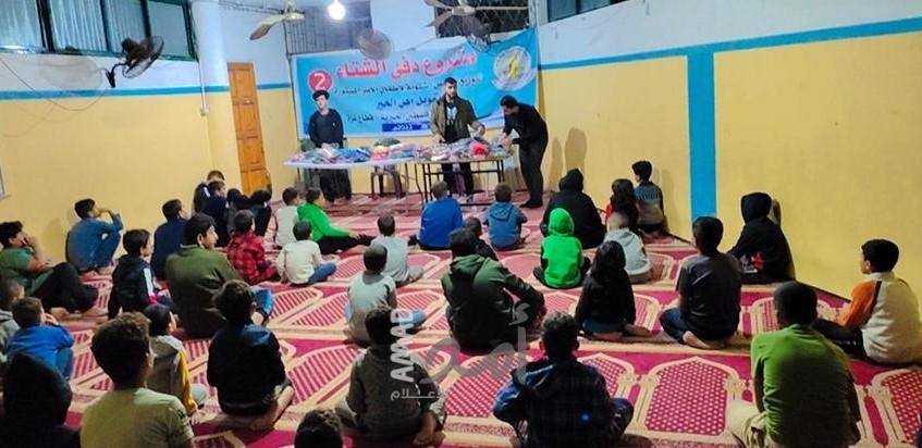 جمعية فلسطين الخيرية توزع 4 آلاف كسوة شتاء لأطفال غزة