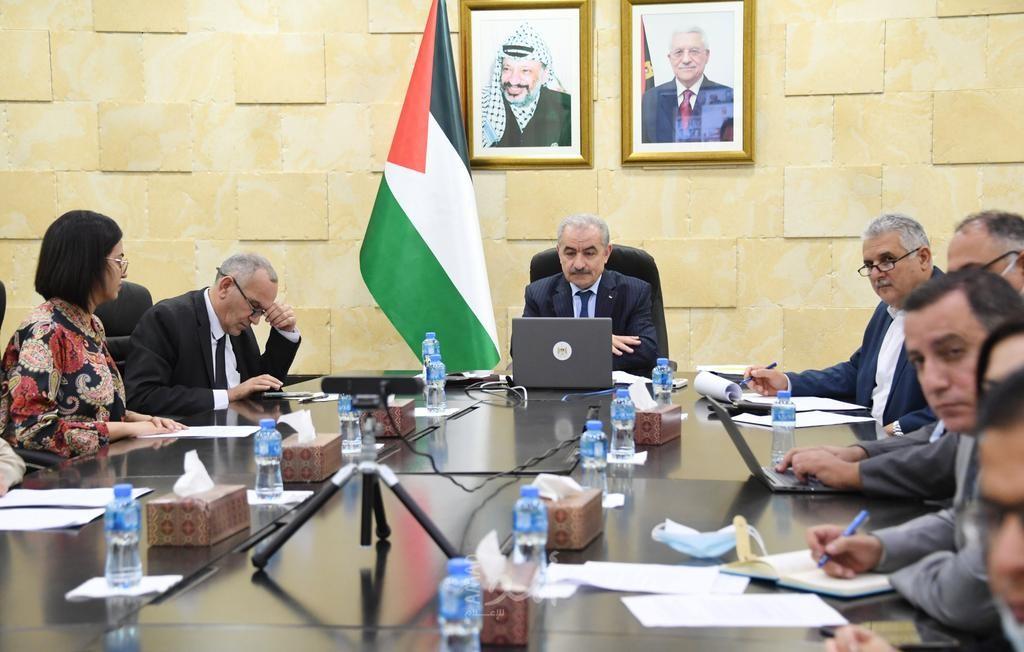 اشتية: من حق الفلسطينيين التعبير عن روايتهم رقميا بدون أي قيود