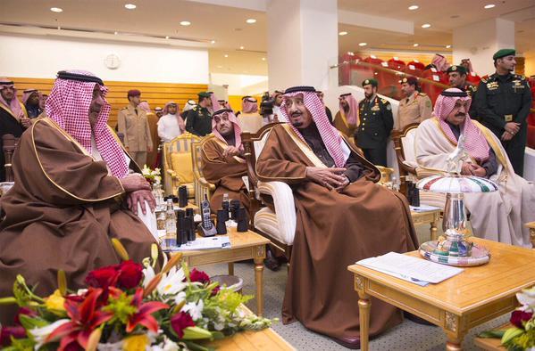 75 دقيقة حاسمة بين وفاة الملك عبدالله وتنصيب الأمير سلمان ملكا ومقرن وليا للعهد!