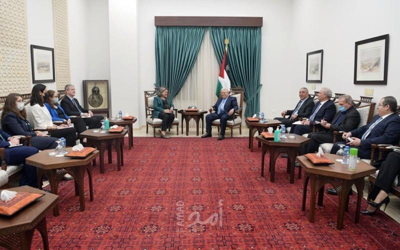 عباس يؤكد أهمية مواصلة العمل على تعزيز العلاقات الثنائية مع الولايات المتحدة