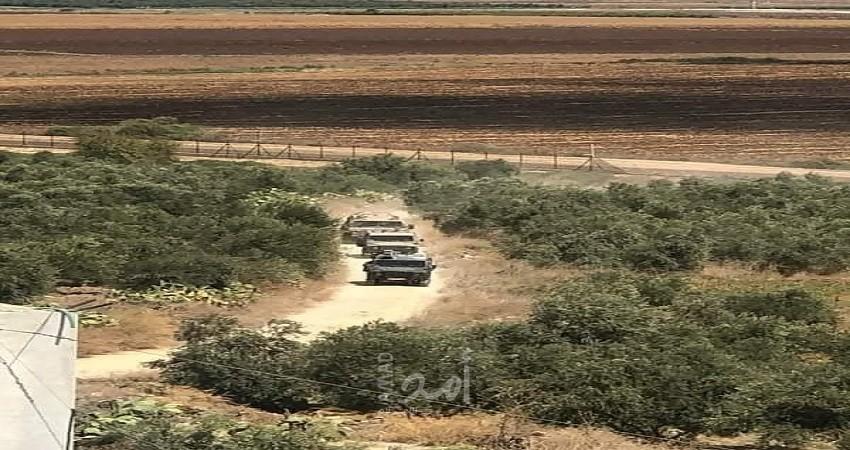 قوات الاحتلال تغلق مدخل يعبد الغربي وطرقا فرعية بالسواتر الترابية في جنين