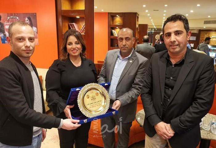 لجنة العلاقات العامة بـ"إصلاحي فتح" تكرم الاعلامية المصرية آمال ابراهيم