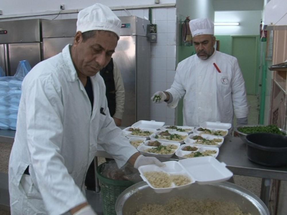 تقرير خاص.. بعد تراكم ديون الشركة الموردة .. توقف الوجبات العلاجية الخاصة بالمرضى في مستشفيات غزة