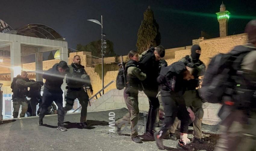 قوات الاحتلال تعتقل أكثر من 400 مصل من باحات المسجد الأقصى
