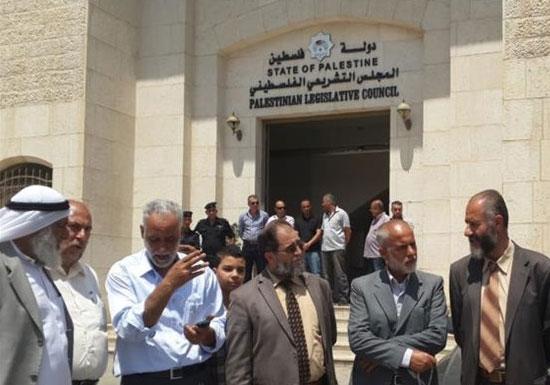 "النواب الاسلاميين" بالضفة يطالبون عباس بقنص الفرصة لإنهاء الانقسام وألغاء اجراءاته العقابية ضد قطاع غزة