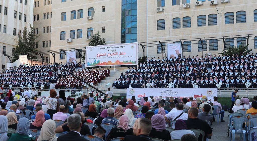 "خضوري" تحتفل بتخريج الفوجين الثالث والرابع لفرع الجامعة في رام الله