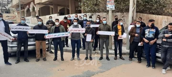 بالصور .. اعتصام قائمة "حكيم جامعي" أمام مقر مجلس الوزراء الفلسطيني للمطالبة بتوظيفهم