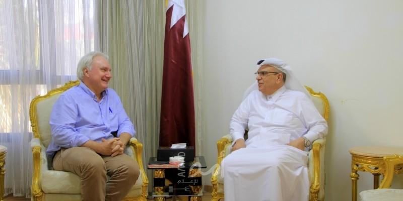 العمادي ومدير عمليات "الأونروا" يؤكدان على ضرورة التواصل الدائم للتخفيف من معاناة الشعب الفلسطيني