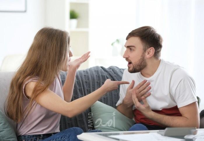 8 علامات تكشف للزوجة شريكها النرجسي