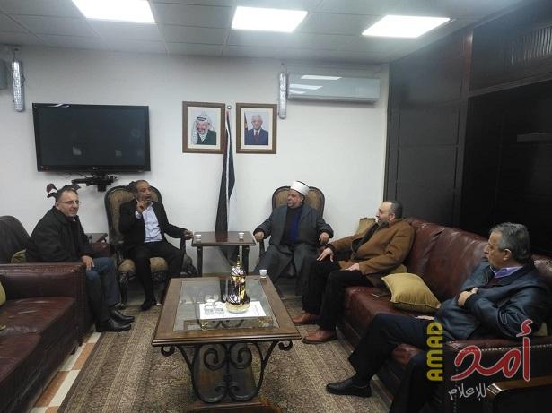 إدعيس يلتقي محافظ سلفيت ويبحثان سبل التعاون المشترك