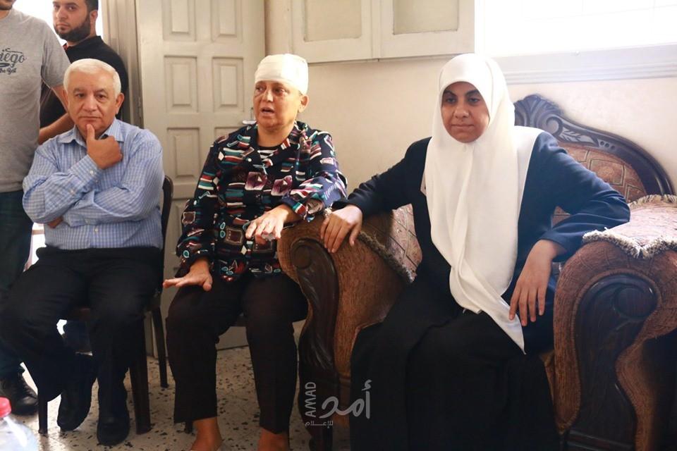 نواب من حماس ومسؤول أمنها الداخلي يزوران عائلة الصوري التي تعرضت للسطو
