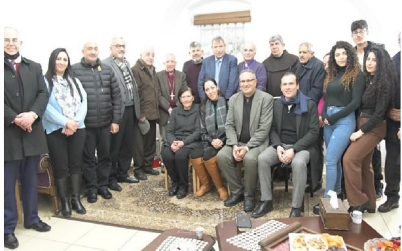 خوري ينقل تحيات عباس إلى عائلة نصار ويؤكد وقوف دولة فلسطين إلى جانبها