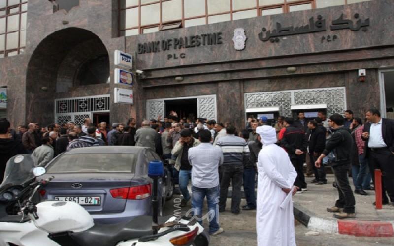نقابة الصحفيين تدين اعتداء أمن بنك فلسطين على الصحفي أبو شحمة