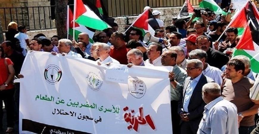 دعوات لإنقاذ حياة الأسرى المضربين عن الطعام