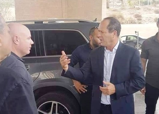 عقب انهاء اعمال الأونروا.. رئيس بلدية القدس يقتحم مخيم شعفاط