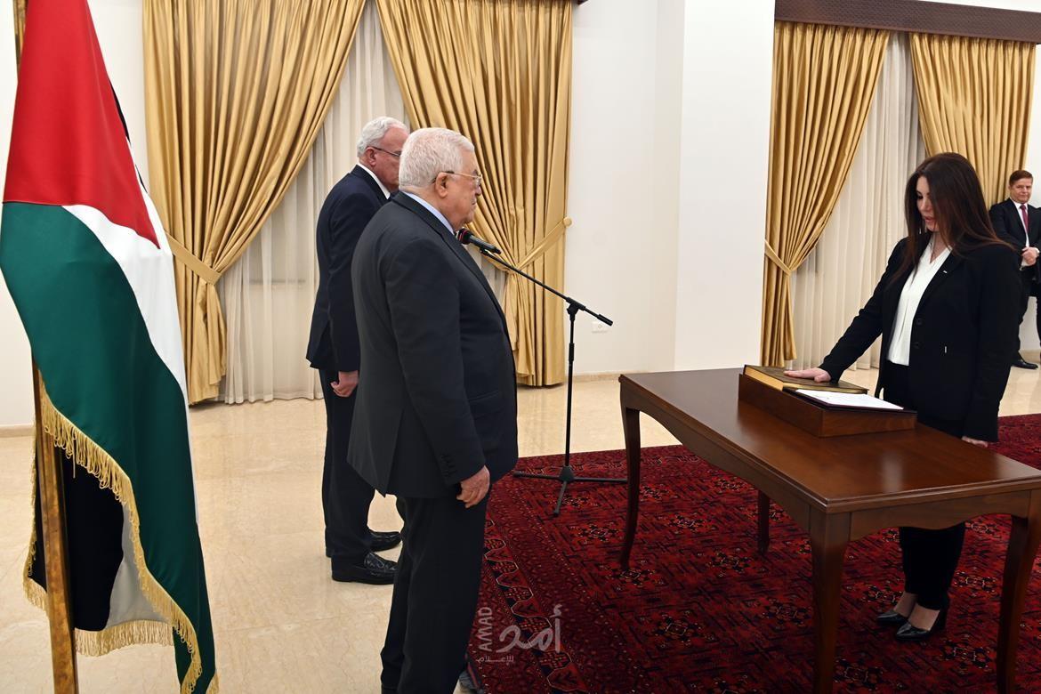 السفيرة رولا المحيسن تسلم أوراق اعتمادها لملك السويد