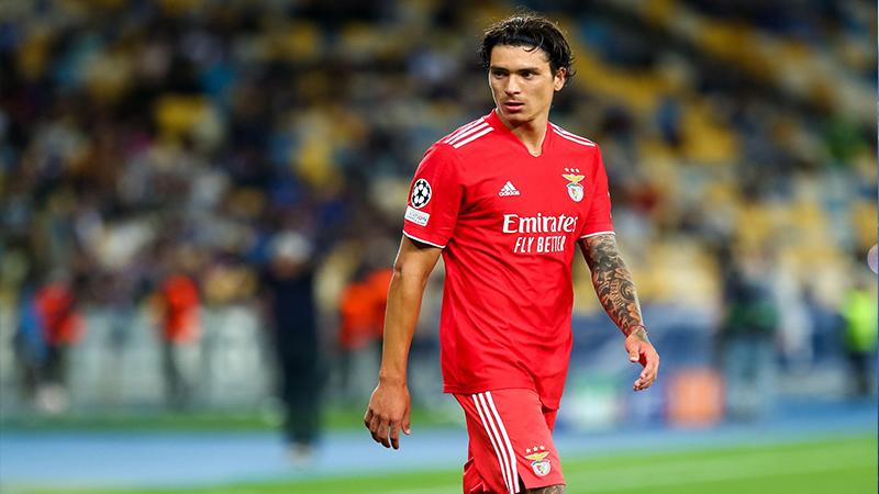 بنفيكا يطلب 120 مليون يورو للاستغناء عن داروين نونيز