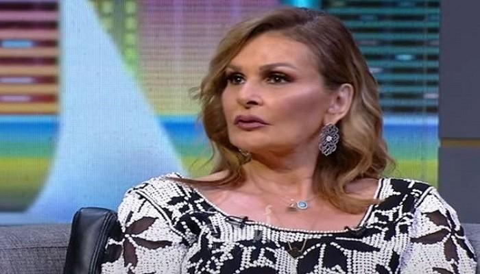 يسرا تثير الجدل بسعر فستانها في الدوحة - شاهد