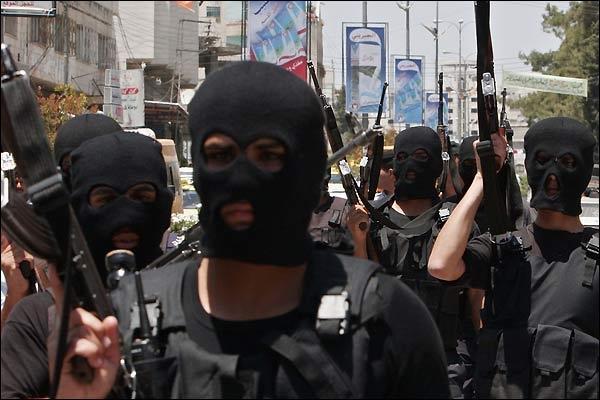السياسة: مصادر مسؤولة في "حماس" تحذر قيادة الحركة من  خطر دعمها التنظيمات السلفية