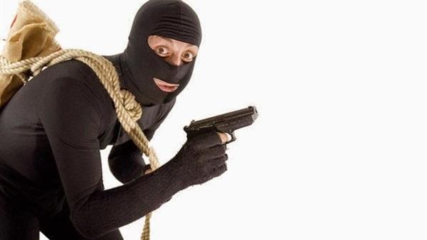عجوز فى الـ80 من عمره يسطو على بنك فى سويسرا