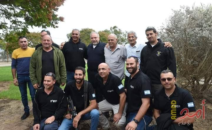 من الخان الأحمر بالقدس.. ليبرمان يهاجم حكومة نتنياهو