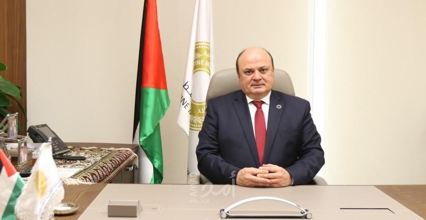 محافظ سلطة النقد يعلن استقالة نائبه