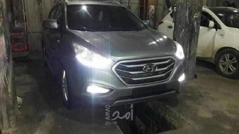 مسؤول عسكري من حماس يستولي على "جيب" مواطن ويعرضه للبيع دون علمه