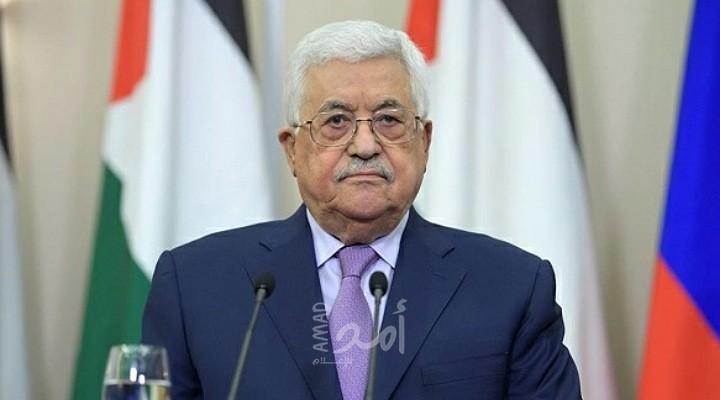 الرئيس عباس يعزي والد الشهيد عماد دويكات