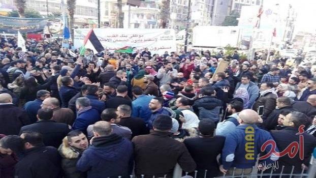 اعتصام حاشد في رام الله لحراك الضمان احتفالاً بوقف نفاذ القانون