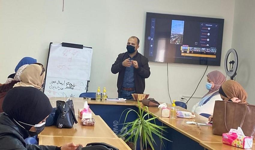 فلسطينيات تنهي تدريبًا في إنتاج القصة الرقمية عبر الهاتف المحمول
