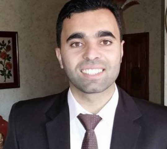 لليوم الثالث.. الصحفي "عماد أبو عواد" يواصل إضرابه عن الطعام