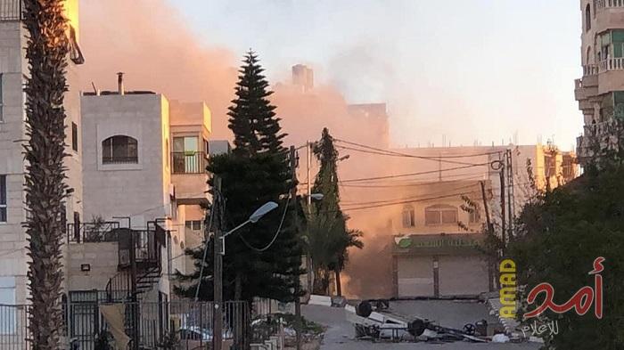 محدث بالفيديو والصور - قوات الاحتلال تفجر منزل عائلة أبو حميد في مخيم الأمعري